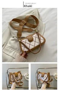 Detailansicht der khakifarbenen Stepptasche mit weißer Klappe und rotbraunen Nähten