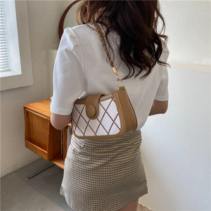 Schicke gesteppte braune Leder-Achseltasche mit gewebtem Riemen im Lifestyle-Design