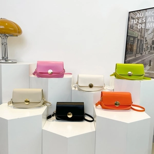 Sac Sous le Bras pour Femme Cuir PU Boucle en Métal Ronde Couleur Unie Petit Sac Carré Sac à Bandoulière Mode Navette