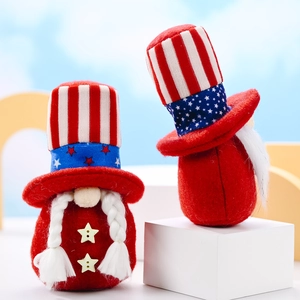 Paire de gnomes décoratifs patriotiques du 4 juillet avec étoiles et rayures