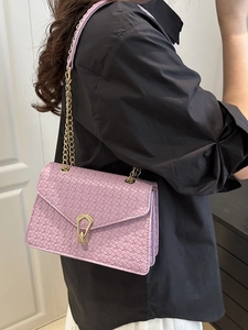 Lilac woven crossbody bag with gold water-drop clasp and chain strap for women