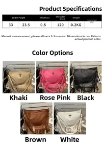 Détail du sac bohème en cuir PU avec rivets métalliques, longues franges et pendentif croix