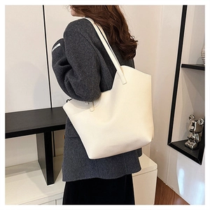Detail of creamy white tote bag featuring premium lychee texture and large capacity