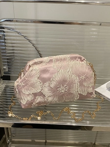 Élégant Sac Nuage en Satin Avec Broderie Florale Et Chaîne en Métal Sac à Bandoulière Femme Mariage Fête Sac de Soirée