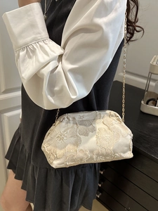 Sac à main élégant brodé de fleurs ivoire avec bandoulière chaîne dorée pour femmes