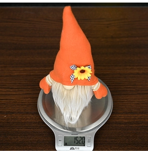Sunflower autumn gnome plush toy being weighed on a scale showing 152.0g weight details