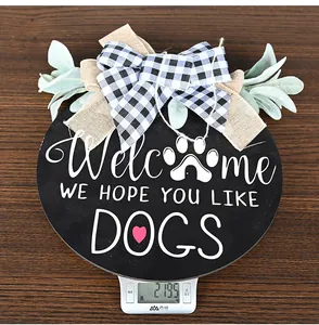 Detail of wooden pet welcome sign featuring rustic bow and weight measurement at 219.5g