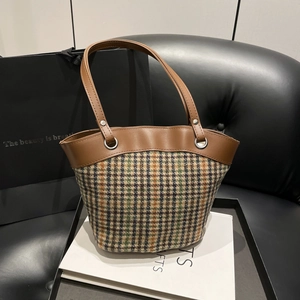 Vintage plaid bucket bag in tweed with brown leather trim and metal ring accents