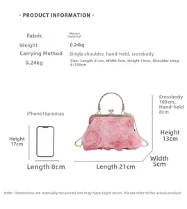 Comparativa de tamaño del bolso rosa de noche con smartphone y medidas detalladas