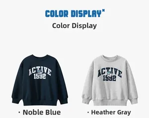 Détail des sweats bleu marine et gris chiné avec motif ours et finitions en bords-côtes