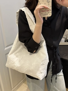 Korean style white canvas tote bag with floral embroidery and large capacity