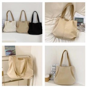 Gros plan de sacs cabas en toile minimalistes en blanc cassé, kaki et noir élégant