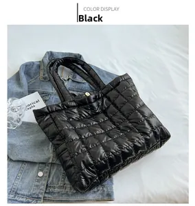 Détail du grand sac cabas matelassé noir avec fermoir magnétique et anse rembourrée