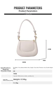 Détail du sac à main en cuir PU blanc crème avec poignée nouée et base courbe