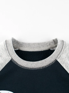 Classic round neck fleece sweatshirt with raglan sleeves and ribbed collar detail