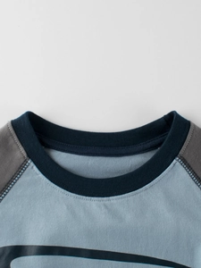 T-shirt raglan pour garçons bleu clair et gris avec détails de col rond côtelé