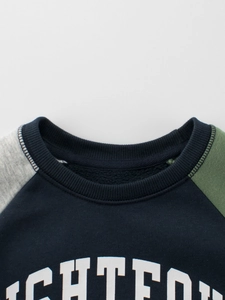 Felpa raglan a tre colori per bambini con fodera in pile e girocollo a costine elasticizzato