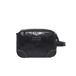 Retro black leather large capacity shoulder bag with handle and zipper closure