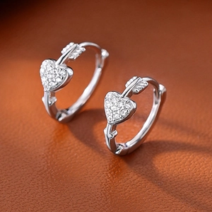 Orecchini a cerchio vintage in argento 925 con cuore e freccia e diamanti