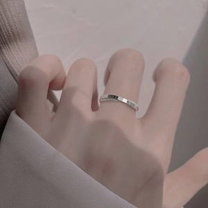 Bague Croisée Géométrique Minimaliste Cuivre Plaqué Argent Irrégulière Dépolie Scintillante Ouverture Réglable Bijoux Mode