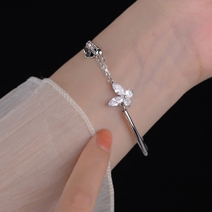 Elegant butterfly zircon bangle with silver chain and heart charm for women's fashion