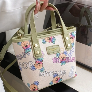 Sac fourre-tout vert sauge avec imprimé mignon, bandoulière et motifs de dessins animés