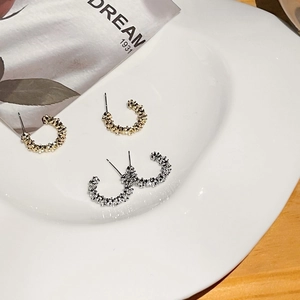 S925 silver irregular C-shaped textured earrings set in gold and silver finish