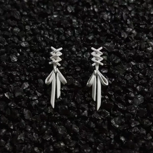 S925 silver bow ribbon earrings featuring a corset-style criss-cross design on black stones