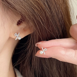 Asymmetric silver percent earrings with micro-set zircons and elegant white pearls