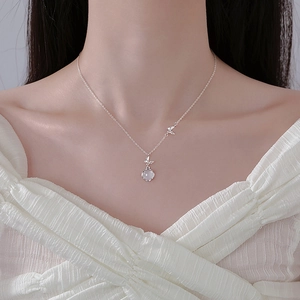Collier Pendentif Double Papillon En Calcédoine Blanche Cuivre Élégant Style Doux Chaîne Clavicule Pour Femme Bijoux Mode