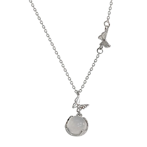 Collier papillon en argent avec pendentif pierre ronde blanche translucide pour femme