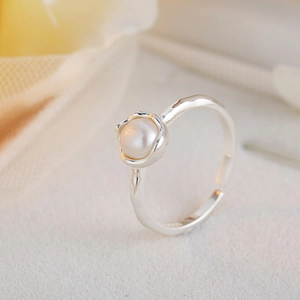 Irregular S925 sterling silver pearl ring with handcrafted hammered texture and open band