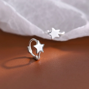 Boucles d'oreilles créoles minimalistes en argent S925 avec pendentif étoile polie