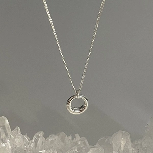 Collier en argent sterling S925 avec pendentif anneau circulaire au fini poli miroir