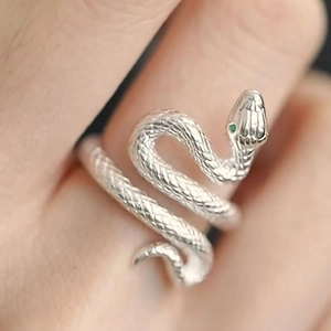 S925 sterling silver snake wrap ring with green gemstone eyes and textured scales