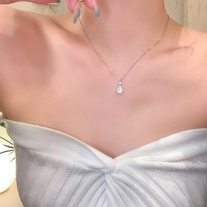 Elegante collana in argento S925 con ciondolo a goccia e zirconi scintillanti per donna