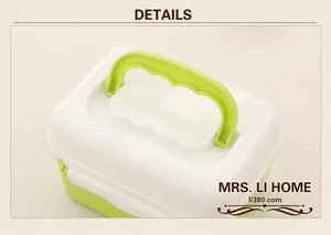 Détail de la poignée verte ergonomique sur boîte de rangement en plastique blanc à deux couches