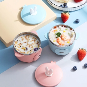 Detail of insulated stainless steel kids bowls with ear-shaped lids and leakproof seals