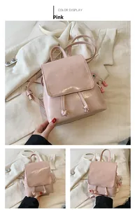 Minimochila rosa brillante con cierre de cordón ajustable y solapa de diseño moderno