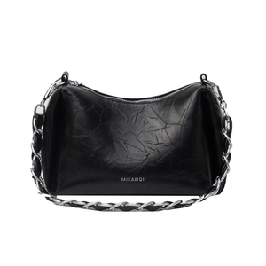 Sac hobo noir plissé avec bandoulière chaîne argentée et fermeture éclair sur le dessus