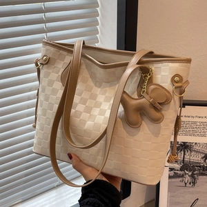 Grand Sac Fourre-Tout En Cuir PU Femmes Texture Losange Damier Sac À Main Épaule Mode Urbaine Travail Avec Pendentif Chiot