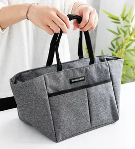 Détail du sac isotherme gris avec poignées et poches avant pour conserver les repas au chaud