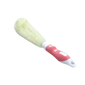Extendable cleaning brush for bottles and glasses with ergonomic pink handle