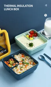 Dettaglio del bento box da 1100 ml con scomparti blu e verdi e posate coordinate