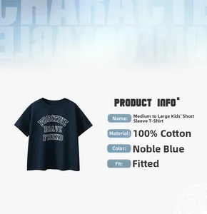 Dettaglio del tessuto in 100% cotone e colore blu nobile della t-shirt da ragazzo