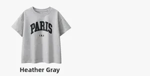 Détail d'un t-shirt en coton gris chiné avec inscription PARIS imprimée en noir
