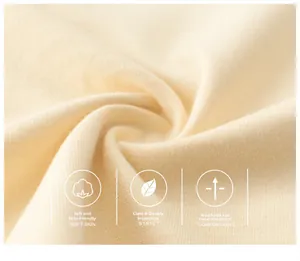 Détail macro du tissu en maille crème douce de classe A pour t-shirt enfant, respirant et pur