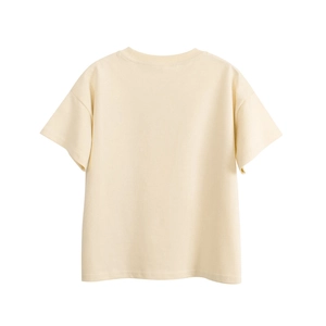 Vue détaillée du dos d'un t-shirt à manches courtes pour enfant en coton de couleur crème
