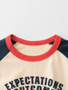 T-shirt raglan à manches courtes pour filles avec col rouge et imprimé de lettres