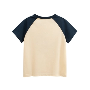 Vue arrière du t-shirt enfant avec manches raglan bleu marine et corps en coton beige